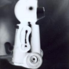 Ours mécanique, profil, cliché, sténopé, 1999.